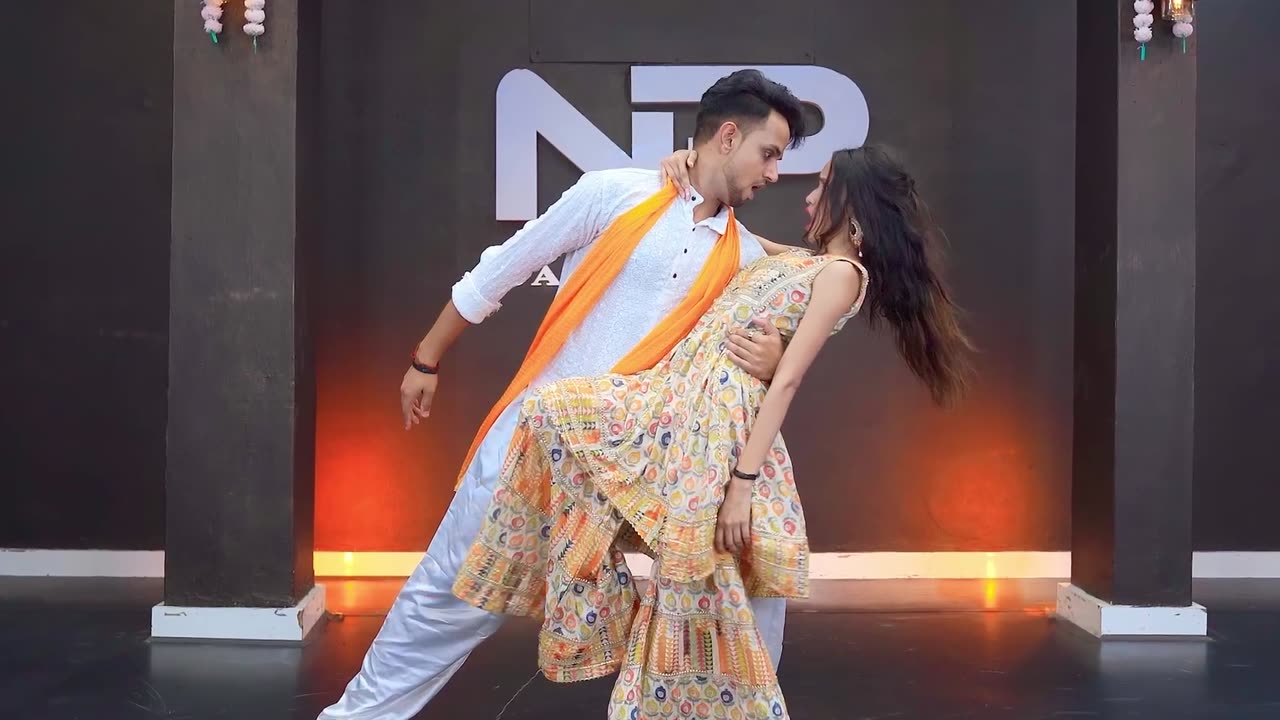 Best dance performance. Indian Dance. Very hot dance