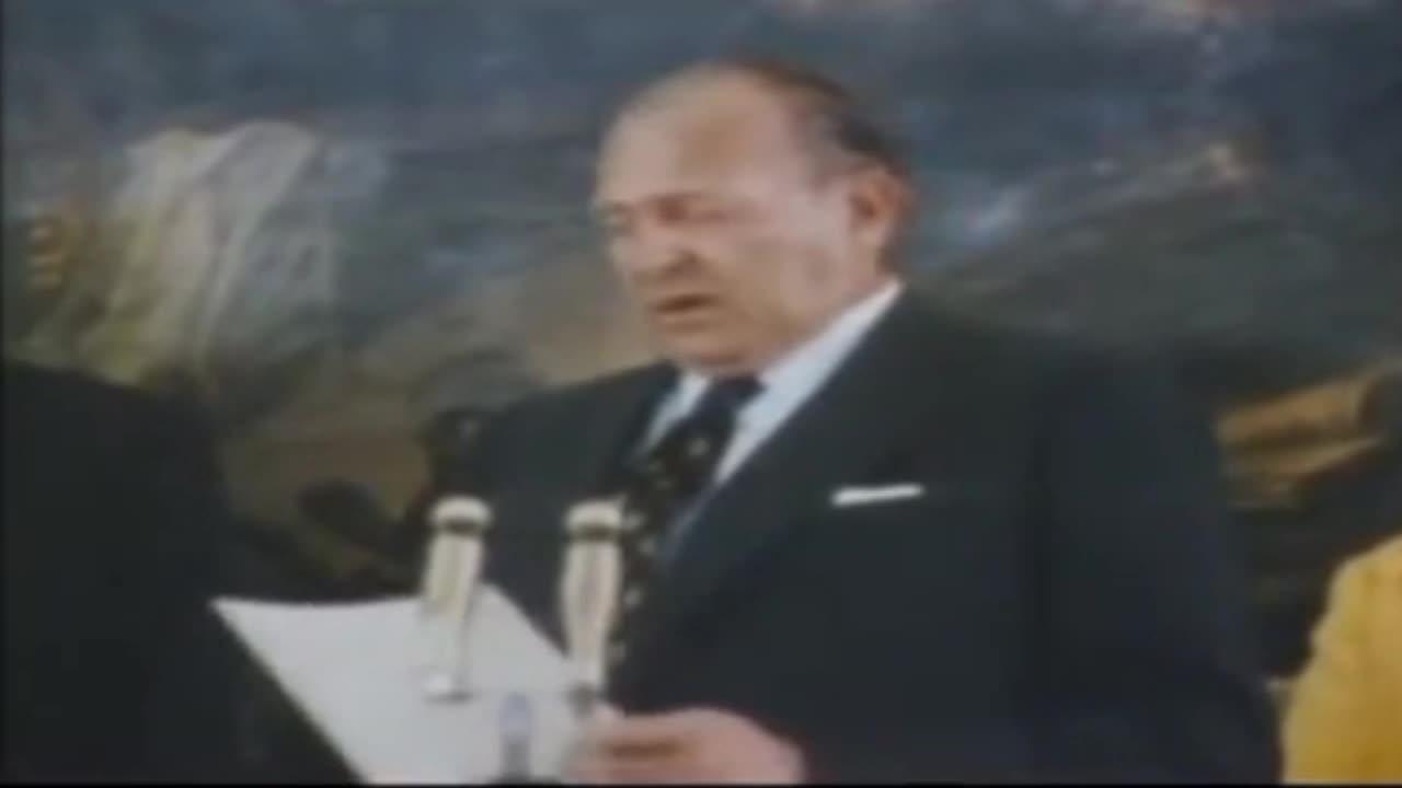 Juan de Borbón abdica en su hijo (14/05/1977)