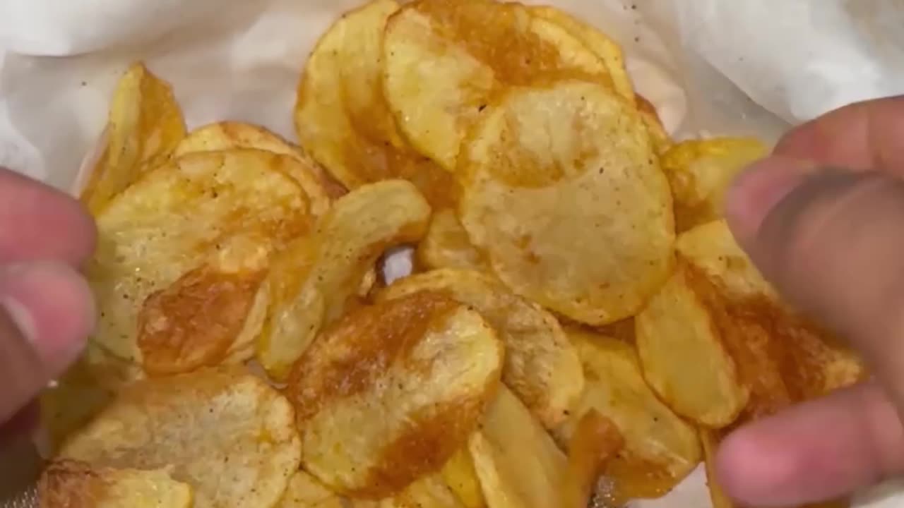 Potato Chips Recipe | Crispy Potato Chips | Aloo Ki Chips Banane Ka Tarika #shorts #viral #foodvideo