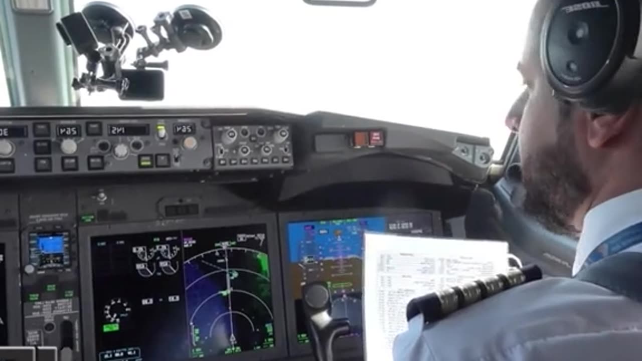 Oman Air Cockpit Boeing 737MAX Dubai 787 Munich