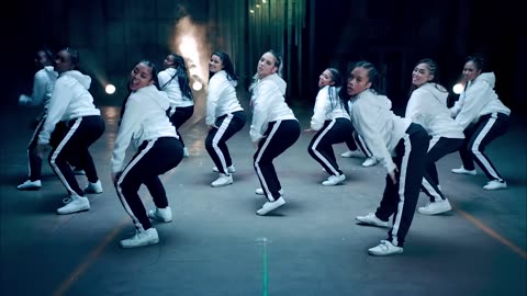 Daddy Yankee & Snow - Con Calma (Video Oficial)