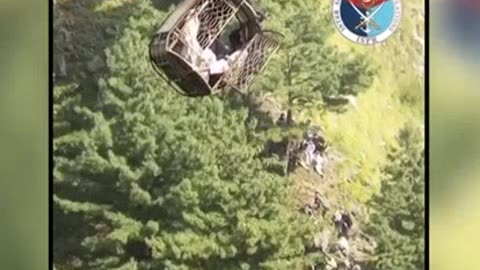 Watch_8_people_saved_in_dramatic_cable_car_rescue_in_pakistan