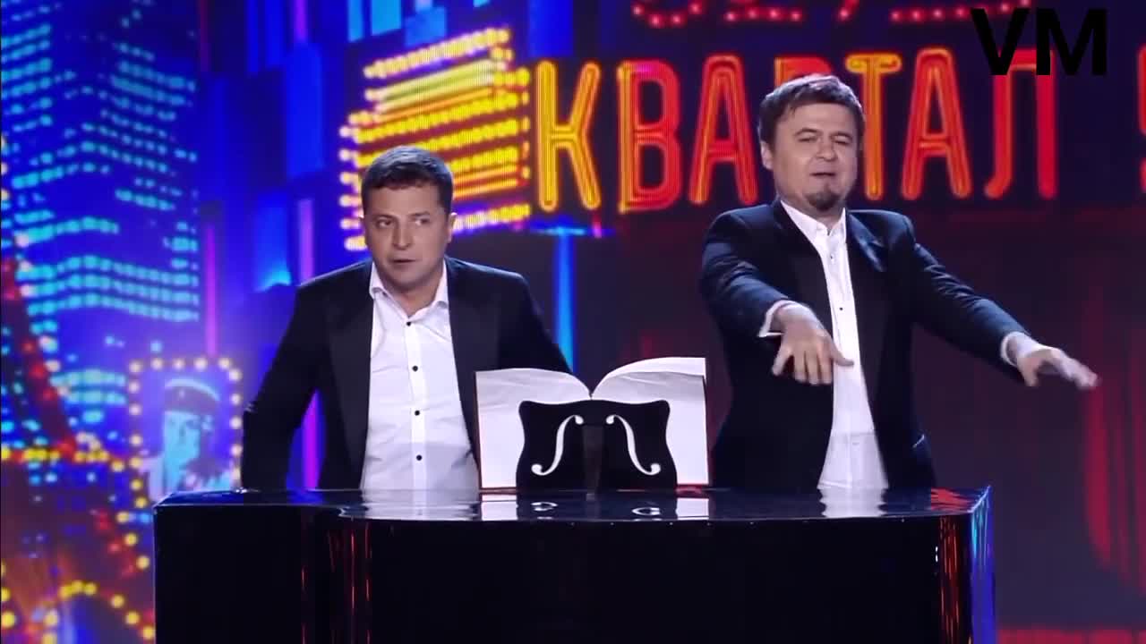 Zelenskyj hraje penisem na klavír