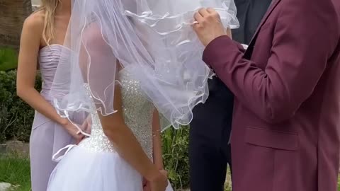 Bride Puts a Freaky Mask to Scare Husband.hd