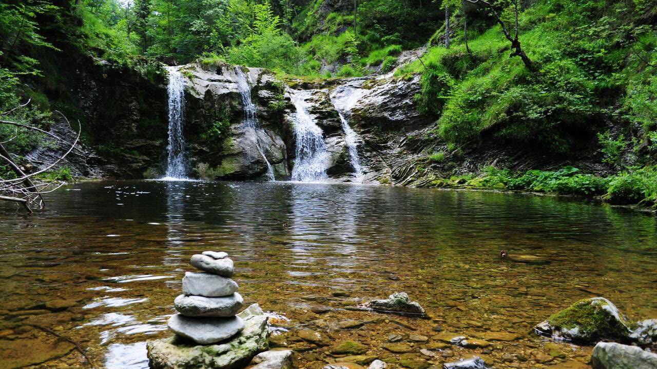 Relaxing waterfall sound