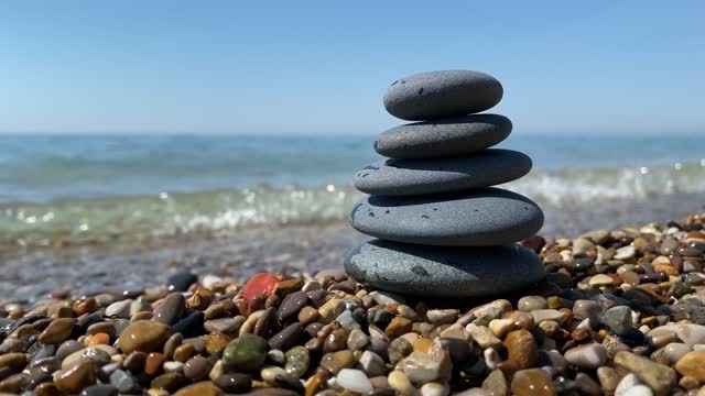 Relaxing Ocean Sounds - Gentle Waves on a Small White Rock Beach