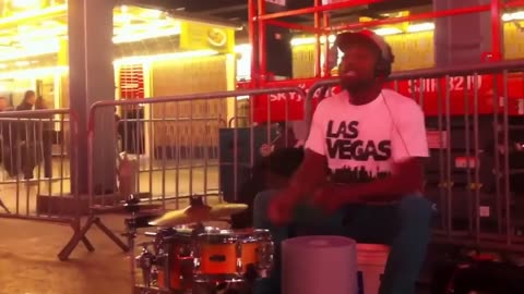 "Incredible Street Drummer – Unbelievable Bucket Beats!" 🥁🔥