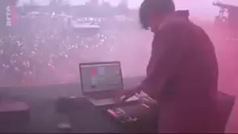 Yung Lean - Diamonds ( live at melt festival 2019)