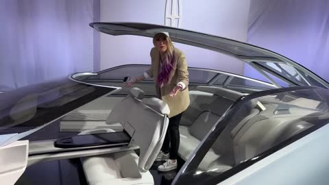 New Lincoln Model L100 Concept has a Cinema Floor