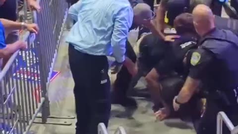 Video of violent leftard trying to bypass Trumps Security