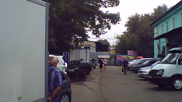 Motorcycle Accident with Both Passengers Tossed onto Street