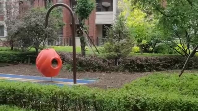 The greening and children's entertainment area in the park are still very good