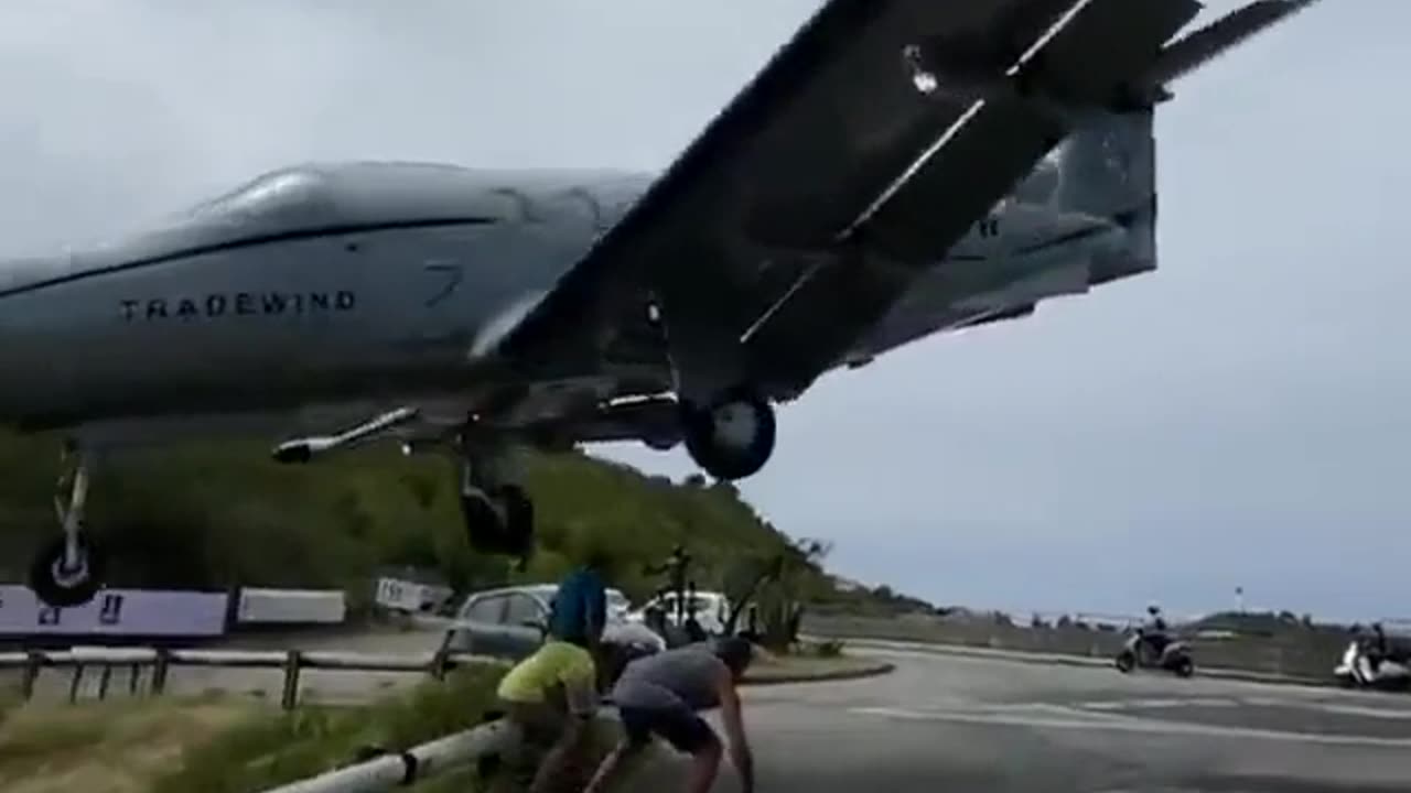 Landing at Gustaf III Airport on the Caribbean island of Saint Barthélemy