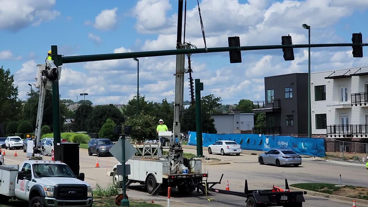 TRAFFIC LIGHT INSTALLATION WALMART AND PARQUER ST KNOXVILLE TN USA