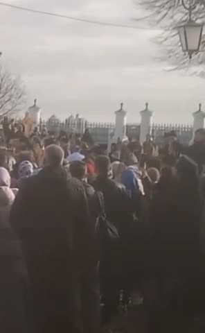 Thousands of Orthodox Christians attend the last Sunday mass at Kiev-Pеchersk monastery