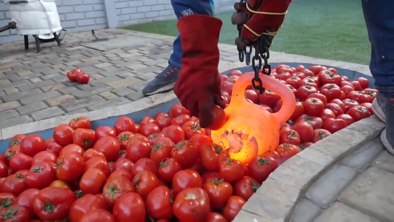 Experiment Giant Coca Cola Balloon VS Mentos7