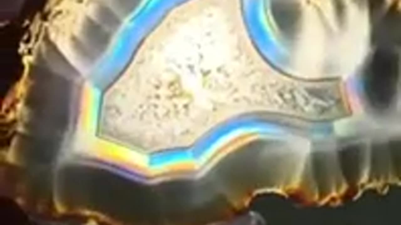 iris Agate, Cause of color in iris agate.