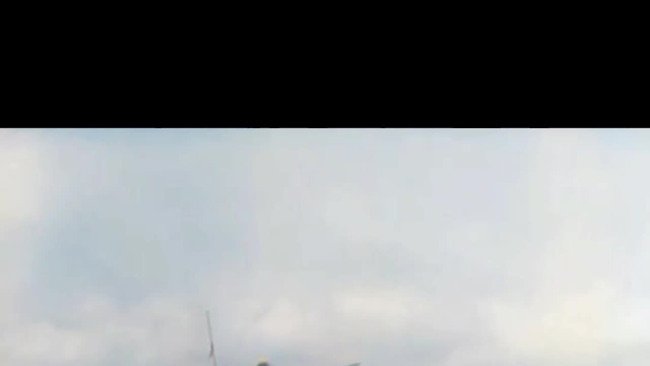 US attempts lucky shotwith M1 on German Bf 109 unusual #Colourized footage🇺🇸 🎯 🇩🇪 🎥