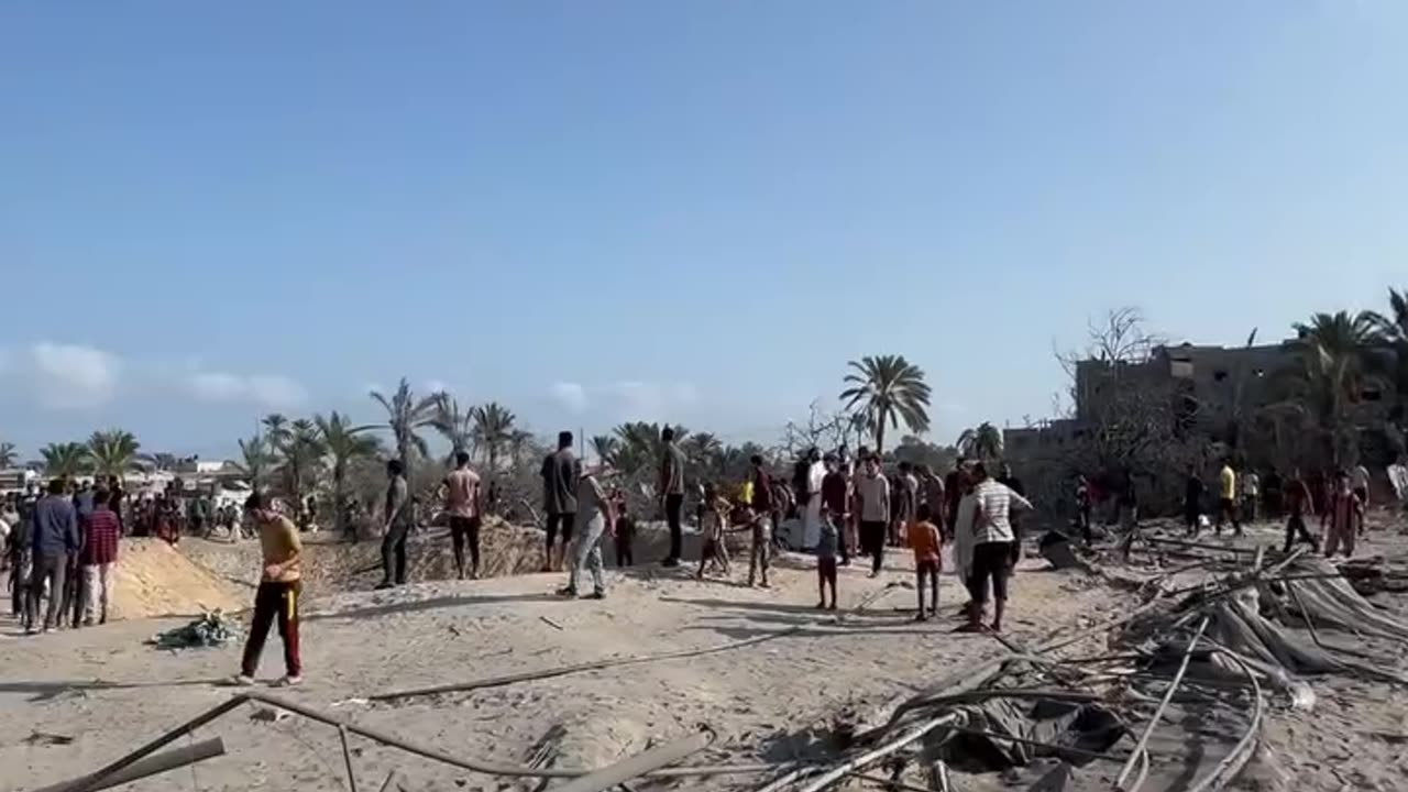 At least 20 families are buried alive under the sand of the Safe Zone