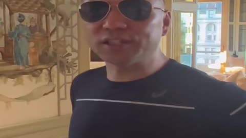 20221027文贵先生GETTR： #世纪大谈判：海外中国共产党有关联的基金资产几乎是跳水状态。共产党说不惜代价稳定人民币的汇率、香港和上海的股市、技术瓶颈，要和美国来一场世纪大谈判！