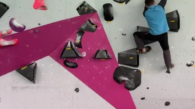 The children could not climb any of the training lines and were pushed to the ground by the children