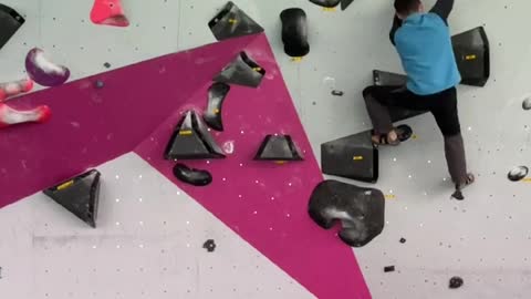 The children could not climb any of the training lines and were pushed to the ground by the children