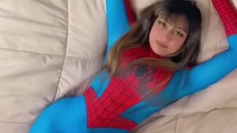 Latina SPIDER WOMAN 😍