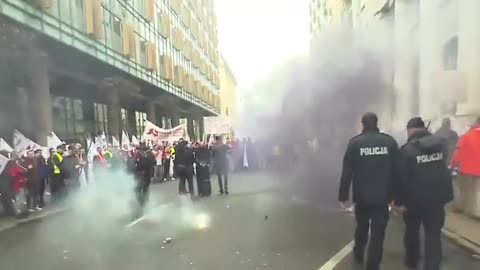 NOT ON BBC "NEWS" Polish demonstrate near the #EU office in #Warsaw with a coffin with