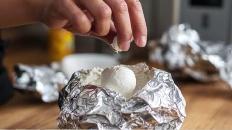 UNBELIEVABLE Trick For Getting Rid of Cockroaches with Aluminium Foil Balls