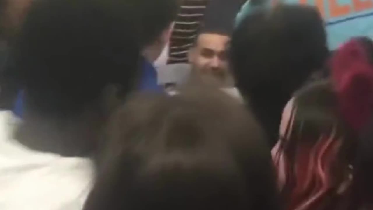 Teacher gets the surprise of her life! ❤️🔥 Will make your day!