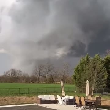 Strong Tornado hits near Bridgeville Delaware with Damage reported