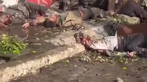 Più di 20 civili massacrati oggi a Khan Younis in un attacco aereo israeliano.