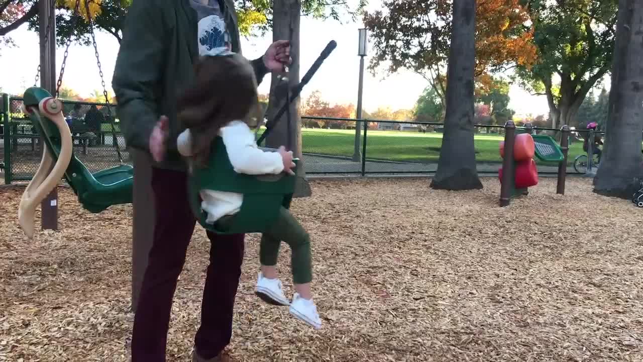 39.World's Largest Horn Shatters Glass