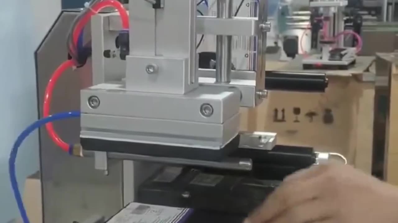 Revolutionary Labeling Machine - Simplify Your Packaging!