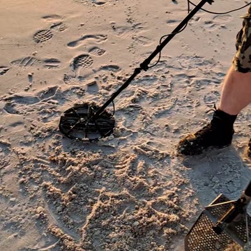 26 diamond gold ring found on the North Naples beach. Florida