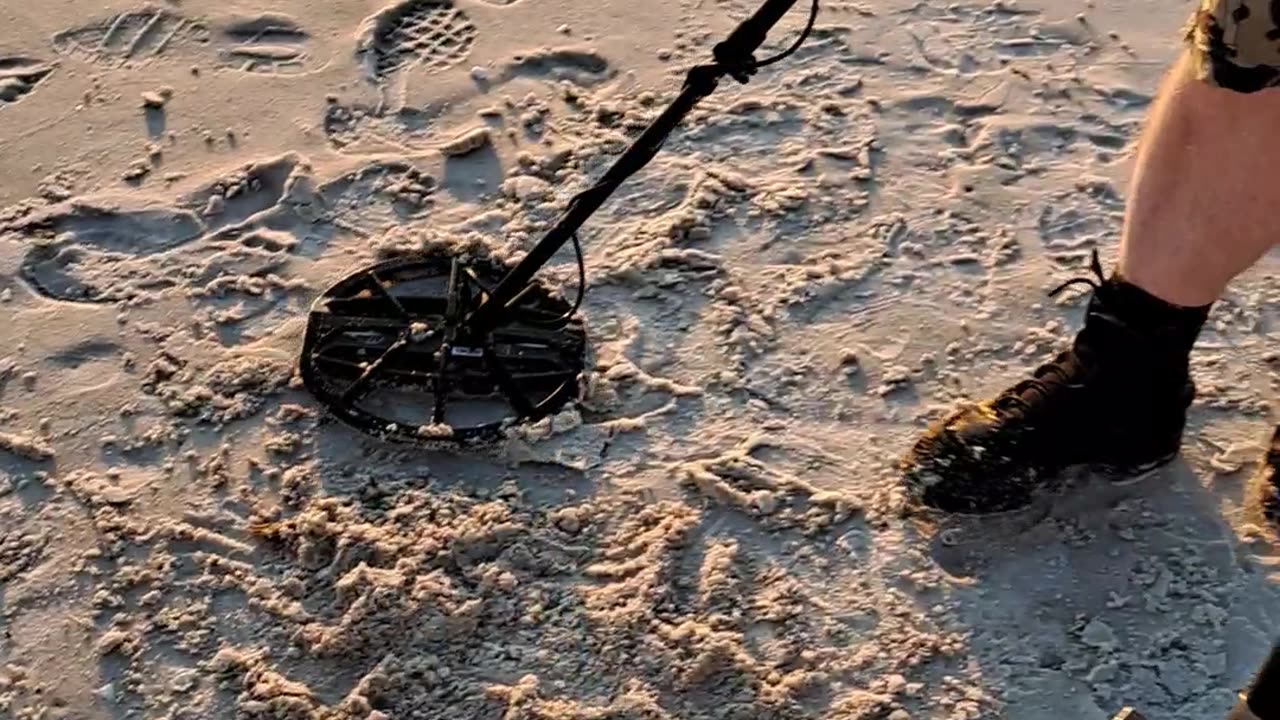 26 diamond gold ring found on the North Naples beach. Florida