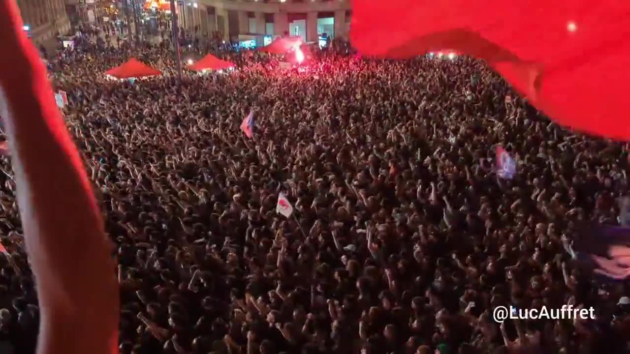 Thousands of left-wing activists join ANTIFA, communists and Islamists to