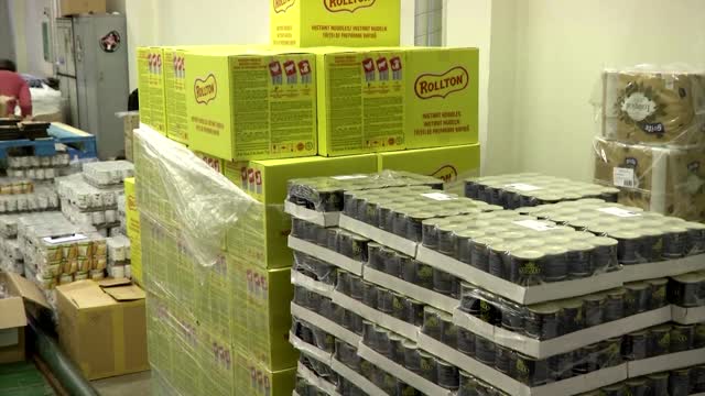 Lithuanians prepare aid packages for migrants