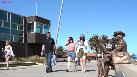Awesome reactions.don't miss it lelucon statue prank.