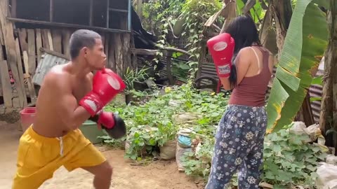 Female vs Male Fighter / Boxing