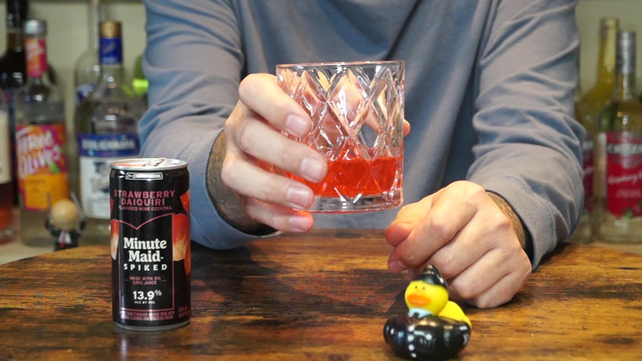 SSG Yuen Hop - Minute Maid Spiked Strawberry Daiquiri RTD Review