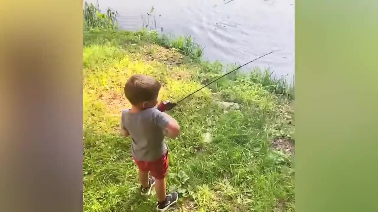 Baby's catch fish fun video