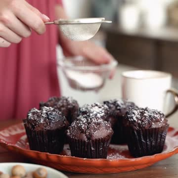 Putting Sugar On Top Of Cupcakes #shorts