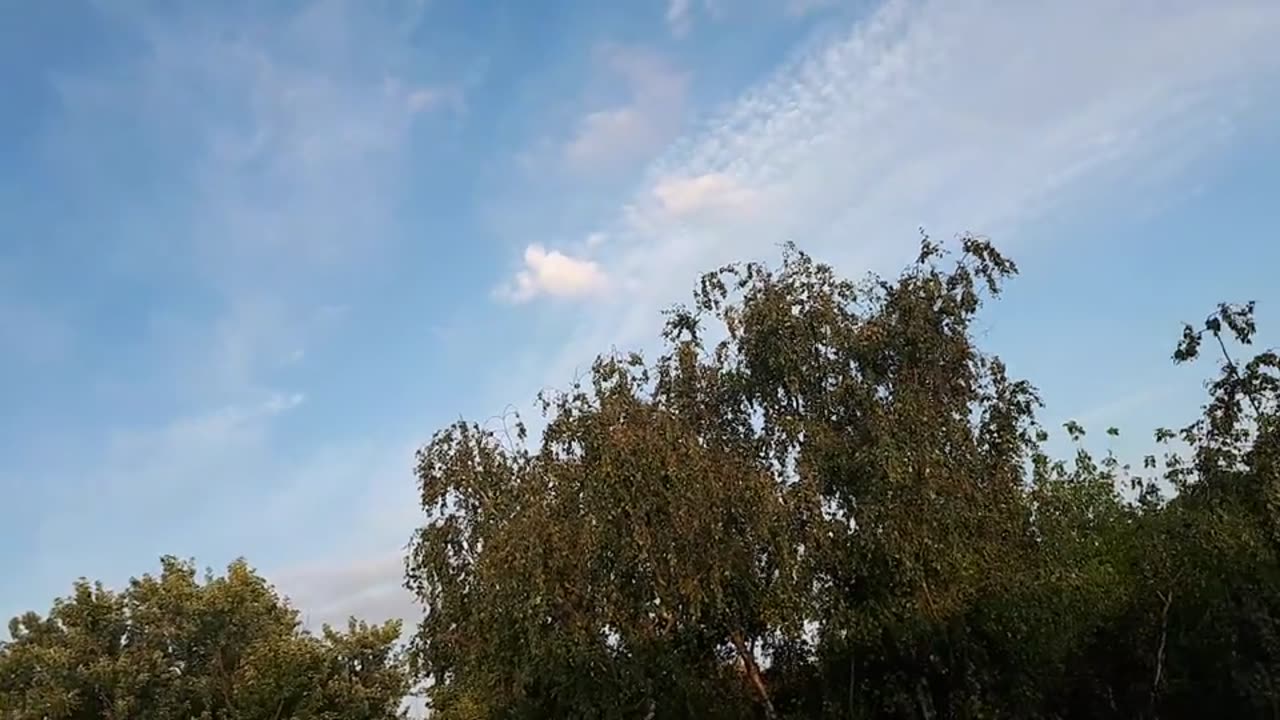 Himmel in Berlin am 2.7.2023 um 20:45 Uhr