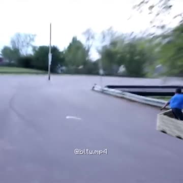 Marty bombs this master hill in Minecraft