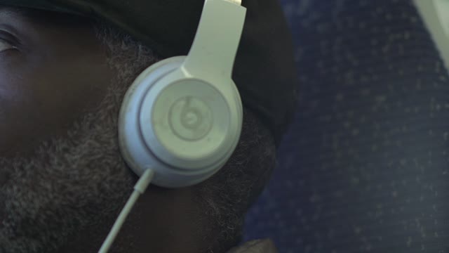 headphones | train | hornseywood | hd