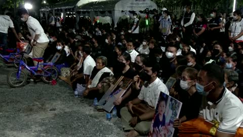 Thai massacre victims cremated