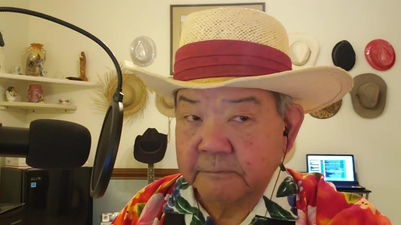 Clyde Sings Karaoke "Honolulu City Lights"