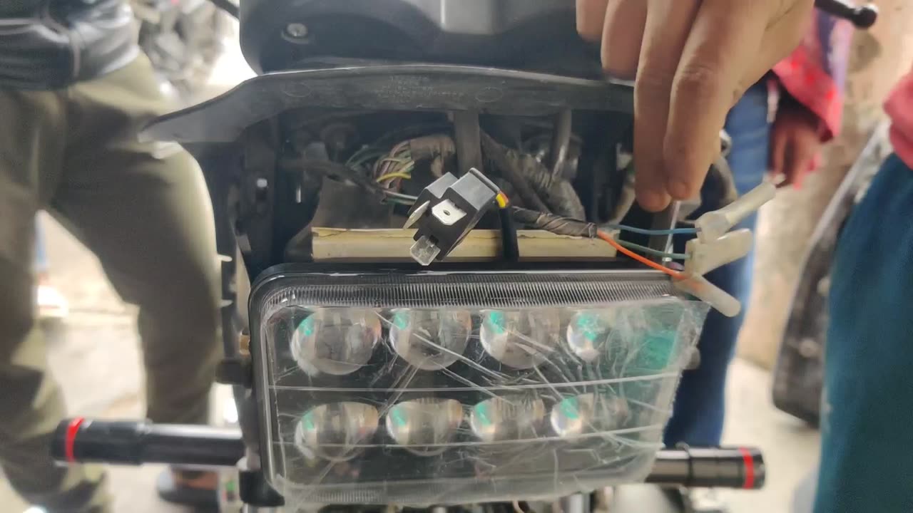 8 Point LED Headlight Install In Splendor Bike