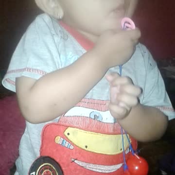 child playing lato lato